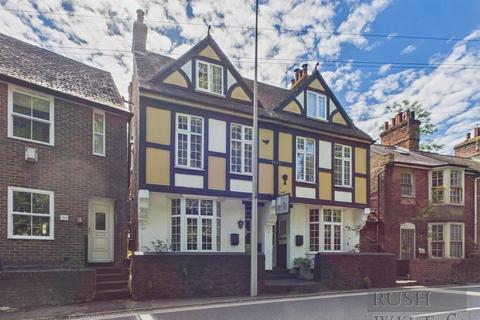 8 bed property, in Fishmarket Road, £650,000