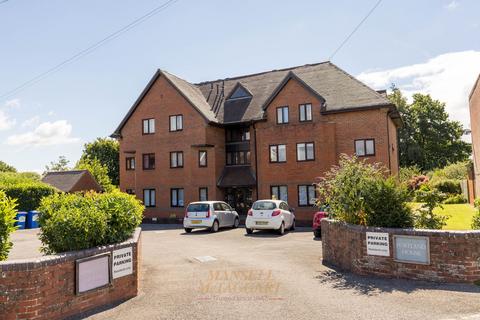 2 bed property, in Portland Road, £270,000