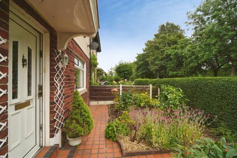 3 bed property, in Duchy Road, £220,000