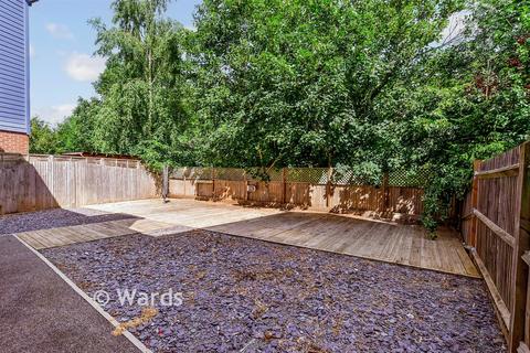 4 bed property, in Carmelite Road, £425,000
