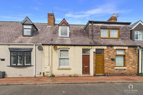2 bed property, in Lily Terrace, £80,000