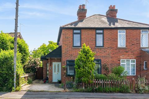 3 bed property, in Blackamoor Lane, £625,000