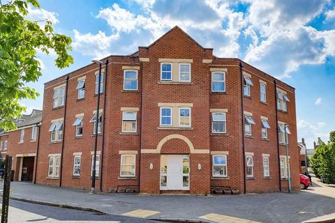 2 bed property, in Lancaster Road, £155,000