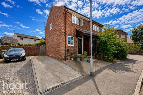 2 bed property, in Leonard Mews, £270,000