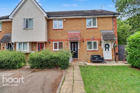 2 bed property, in Forest Glade, £325,000