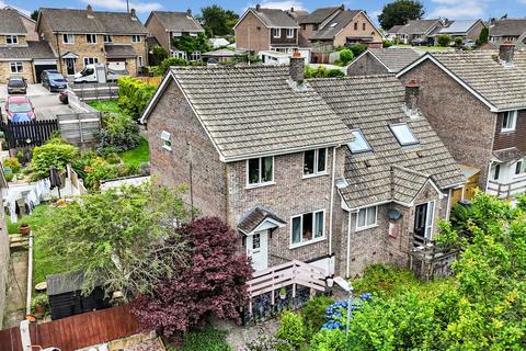 3 bed property, in Pendray Gardens, £250,000