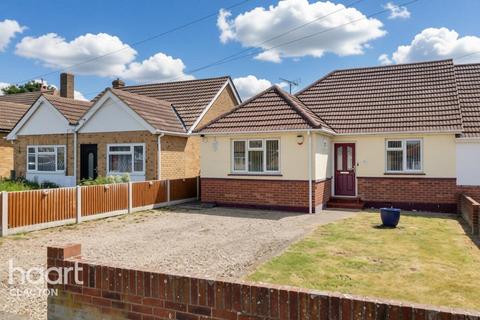 2 bed property, in Jubilee Avenue, £240,000
