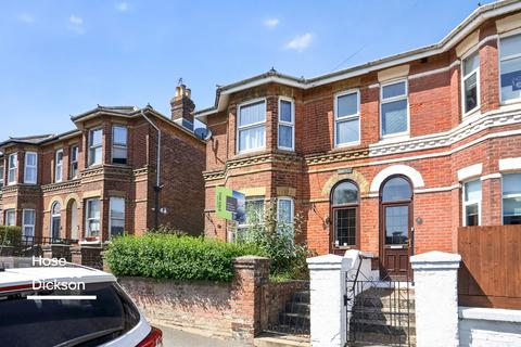 3 bed property, in Clarendon Road, £280,000