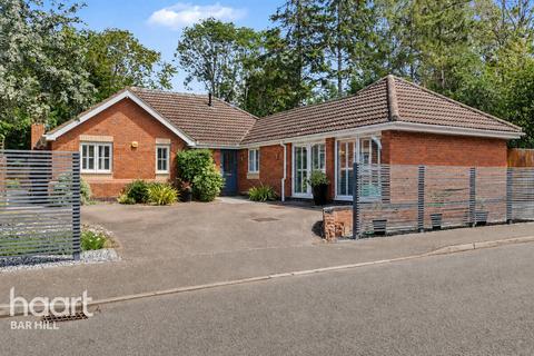 4 bed property, in Stokes Close, £600,000