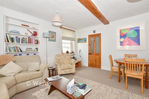 2 bed property, in High Street, £220,000