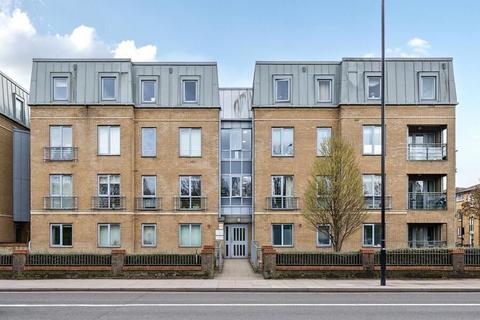 1 bed property, in 398 Seven Sisters Road, £260,000