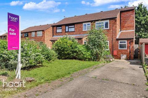 3 bed property, in Falklands Close, £195,000