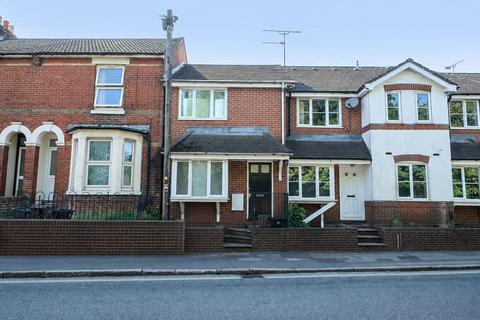 2 bed property, in Portswood Road, £260,000