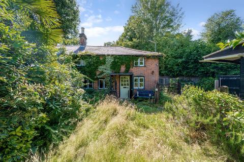 3 bed property, in Pikes Hill, £395,000