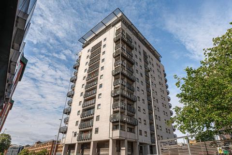 1 bed property, in Queens Street, £150,000
