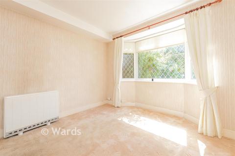 5 bed property, in Oakmere Road, £475,000