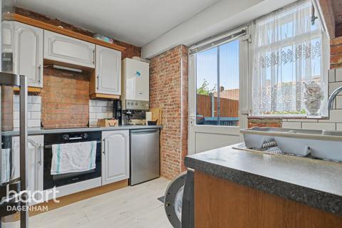 2 bed property, in Marlborough Road, £375,000