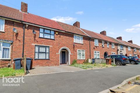 2 bed property, in Marlborough Road, £375,000