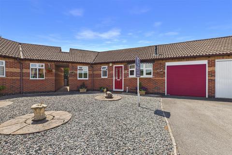 3 bed property, in Holmefield, £250,000