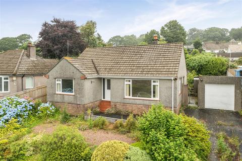 3 bed property, in Priory Close, £379,950
