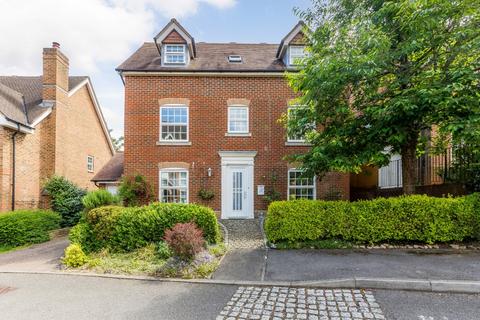 5 bed property, in Terrett Avenue, £820,000