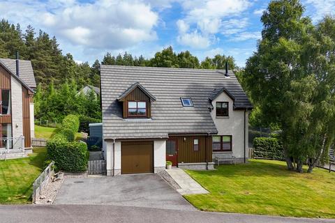 3 bed property, in 16 Patterson Place, £450,000