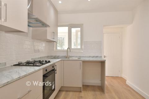 3 bed property, in Stonebridge Road, £375,000