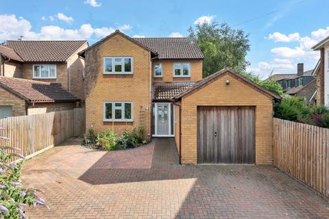 4 bed property, in Linden Grove, £475,000