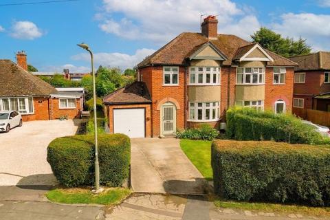 3 bed property, in Queens Road, £700,000