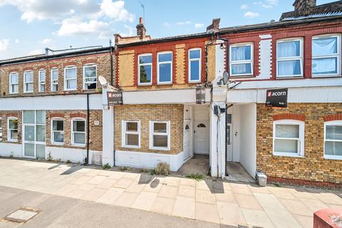 1 bed property, in Springbank Road, £325,000