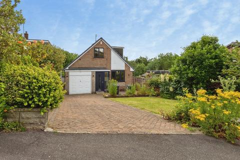 3 bed property, in Green End, £425,000