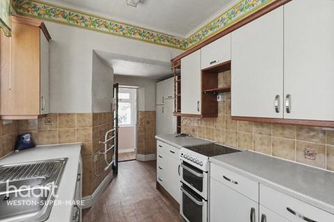 4 bed property, in Locking Road, £300,000