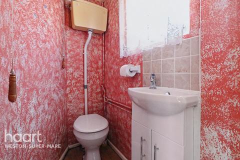 4 bed property, in Locking Road, £300,000