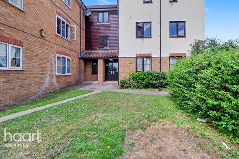 2 bed property, in Alperton, £350,000