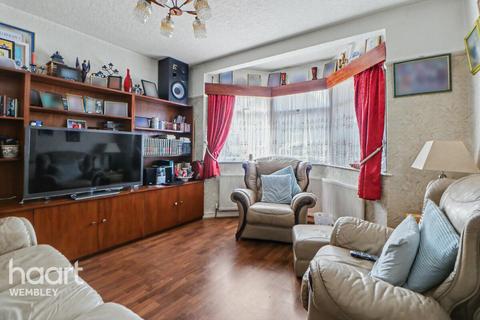 3 bed property, in Wembley Triangle, £550,000