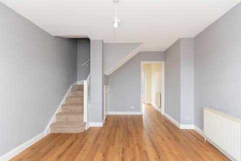 2 bed property, in Whitehall Road, £265,000
