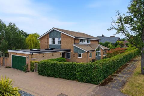 4 bed property, in Dormy Close, £1,425,000