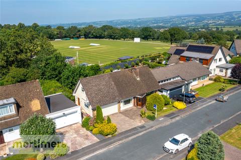 3 bed property, in The Hazels, £425,000