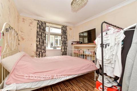 2 bed property, in Haroldstone Road, £350,000