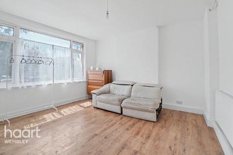 3 bed property, in Wembley, £700,000