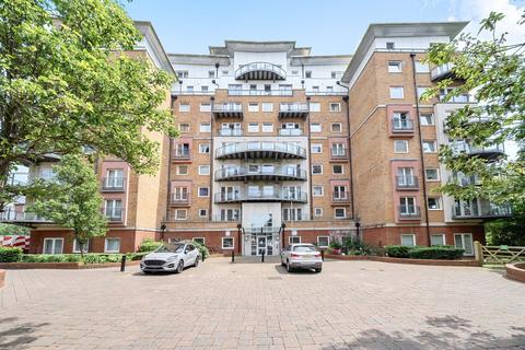 2 bed property, in Winterthur Way, £190,000