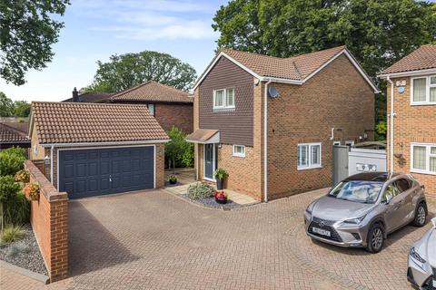 4 bed property, in Lambsfrith Grove, £625,000