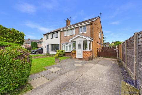 3 bed property, in The Dell, £240,000