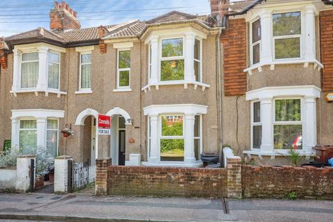3 bed property, in Boundary Road, £325,000