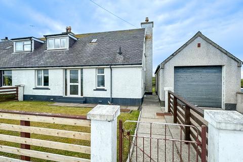 3 bed property, in St. Ronans Drive, £105,000
