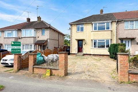 3 bed property, in Tennyson Road, £230,000