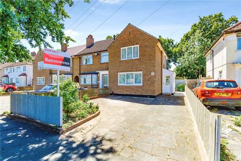 2 bed property, in Overbury Crescent, £380,000