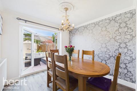 4 bed property, in Lonsdale Avenue, £550,000