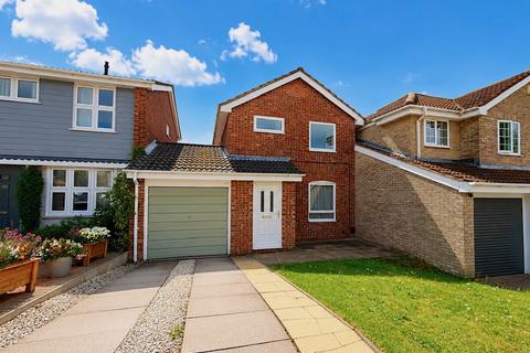 3 bed property, in Fairfield Close, £245,000