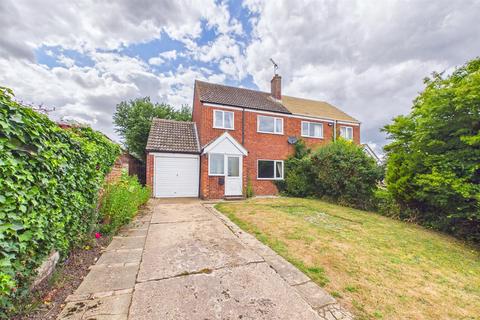 3 bed property, in Kerdiston Road, £270,000